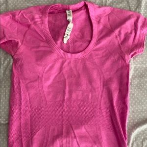 Lululemon pink shirt